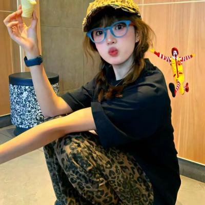 女朋友。男朋友